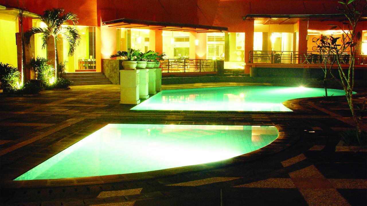 Grand Suka Hotel Pekanbaru Eksteriør billede