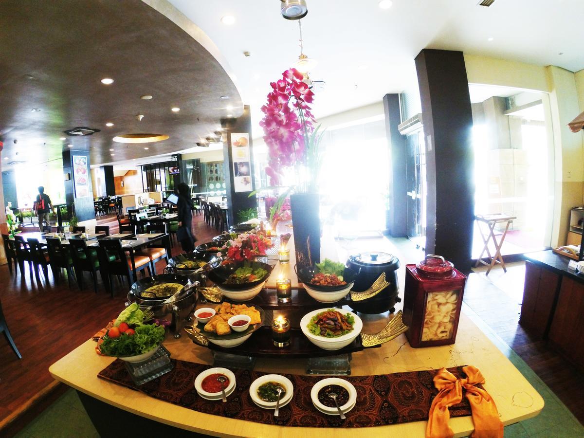Grand Suka Hotel Pekanbaru Eksteriør billede